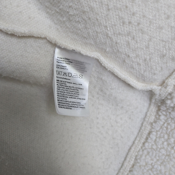 H&M Cream Fleece Jacket – Soft-Core Cozy Layering Piece Size Small - Picture 8 of 8